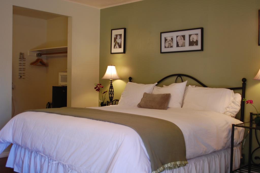 El Rancho Motel Bishop Room photo