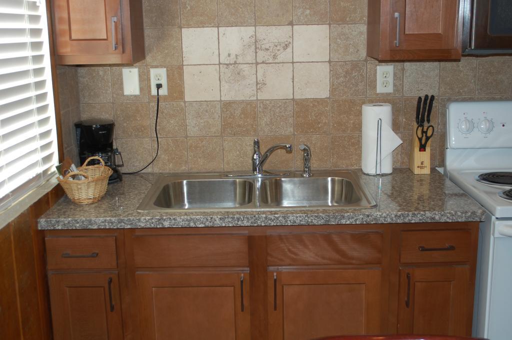 El Rancho Motel Bishop Room photo