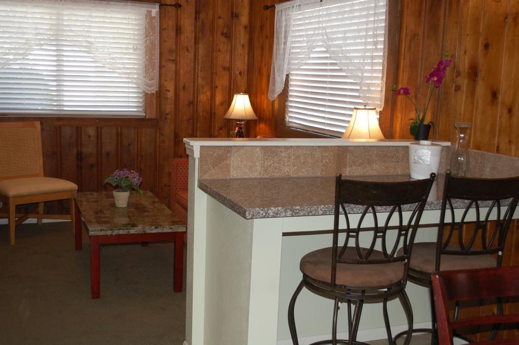El Rancho Motel Bishop Room photo