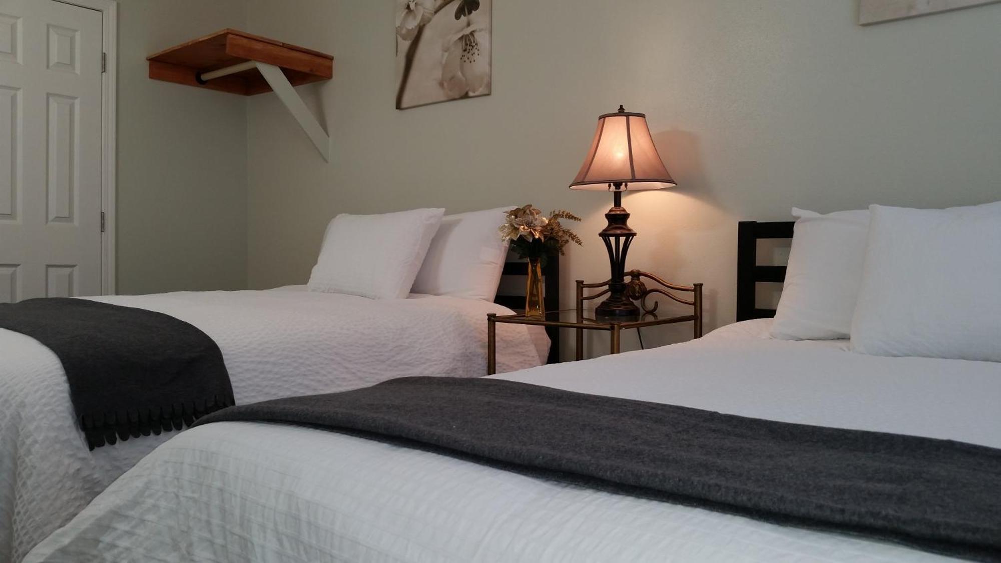 El Rancho Motel Bishop Room photo