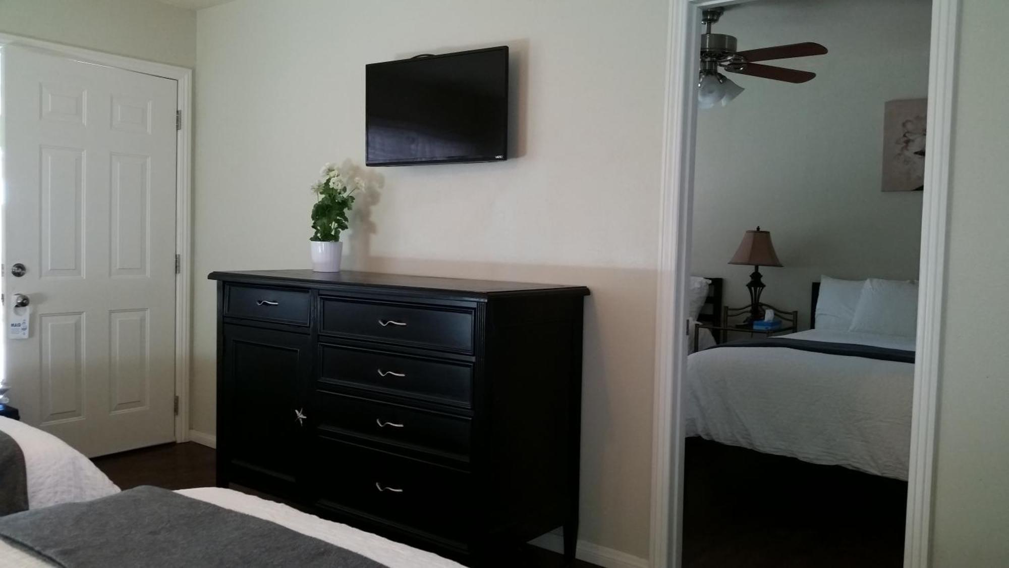 El Rancho Motel Bishop Room photo