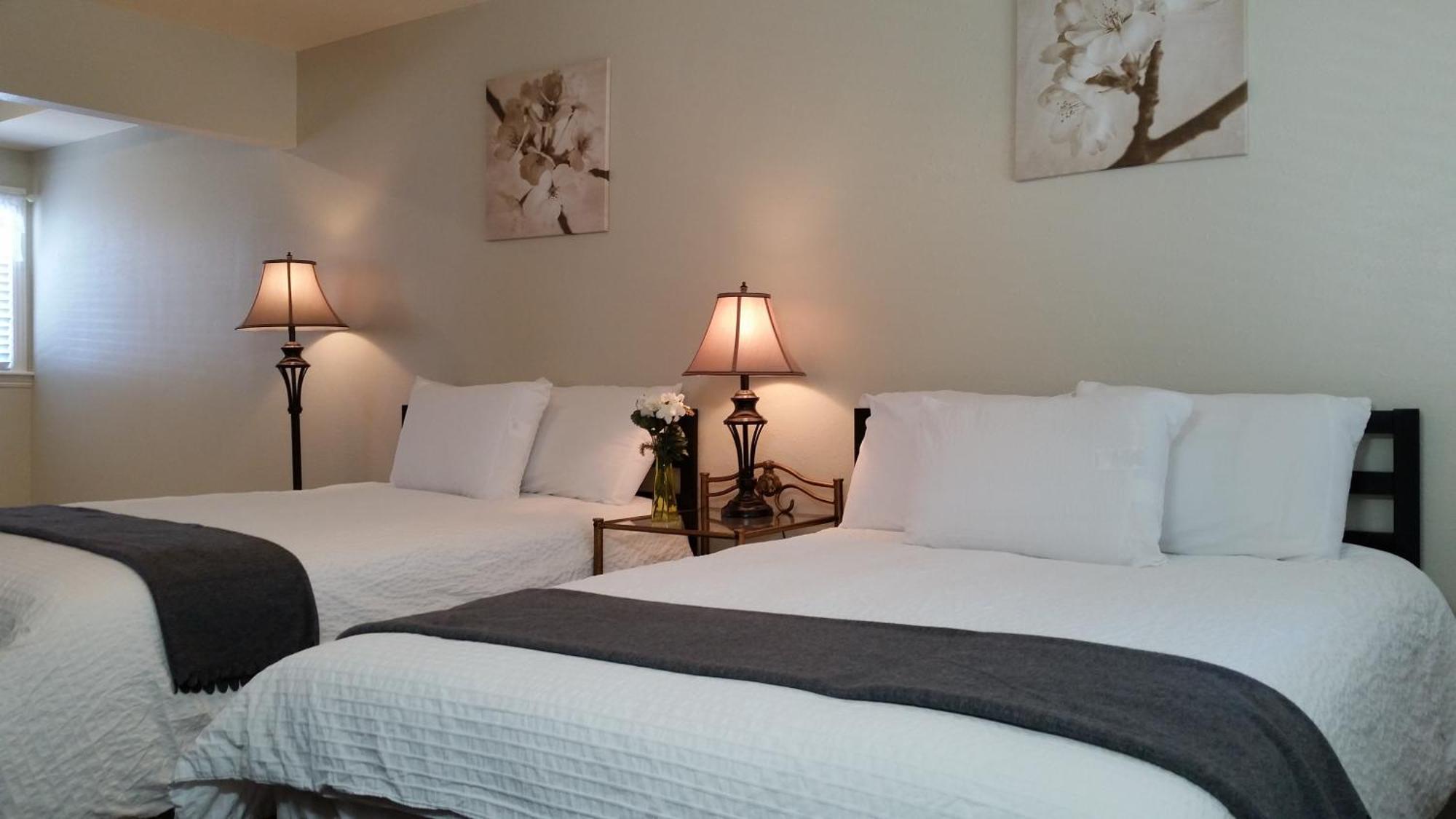 El Rancho Motel Bishop Room photo
