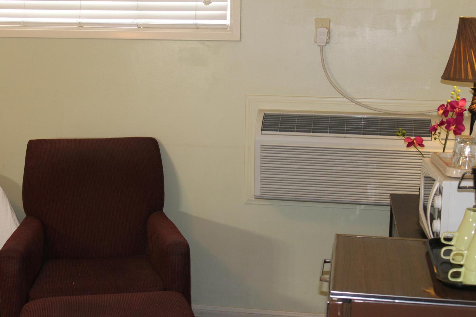 El Rancho Motel Bishop Room photo
